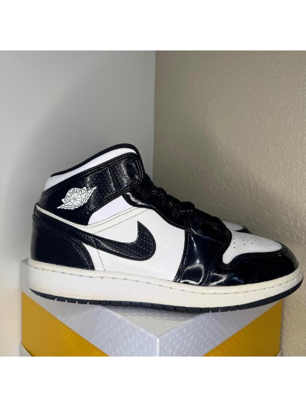 Jordan 1 Mid SE All-Star Carbon Fiber. Patent leather and carbon fiber